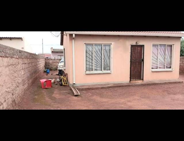 2 BEDROOM HOUSE FOR SALE IN PROTEA GLEN